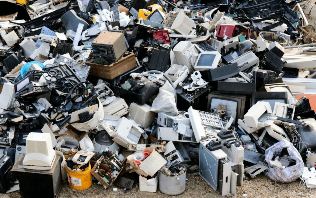 Ecs sensibilizza a effettuare un corretto smaltimento dei rifiuti speciali RAEE