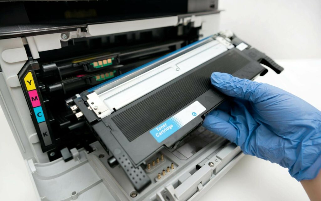ECS invita aziende e privati a smaltire correttamente i toner per la stampante.