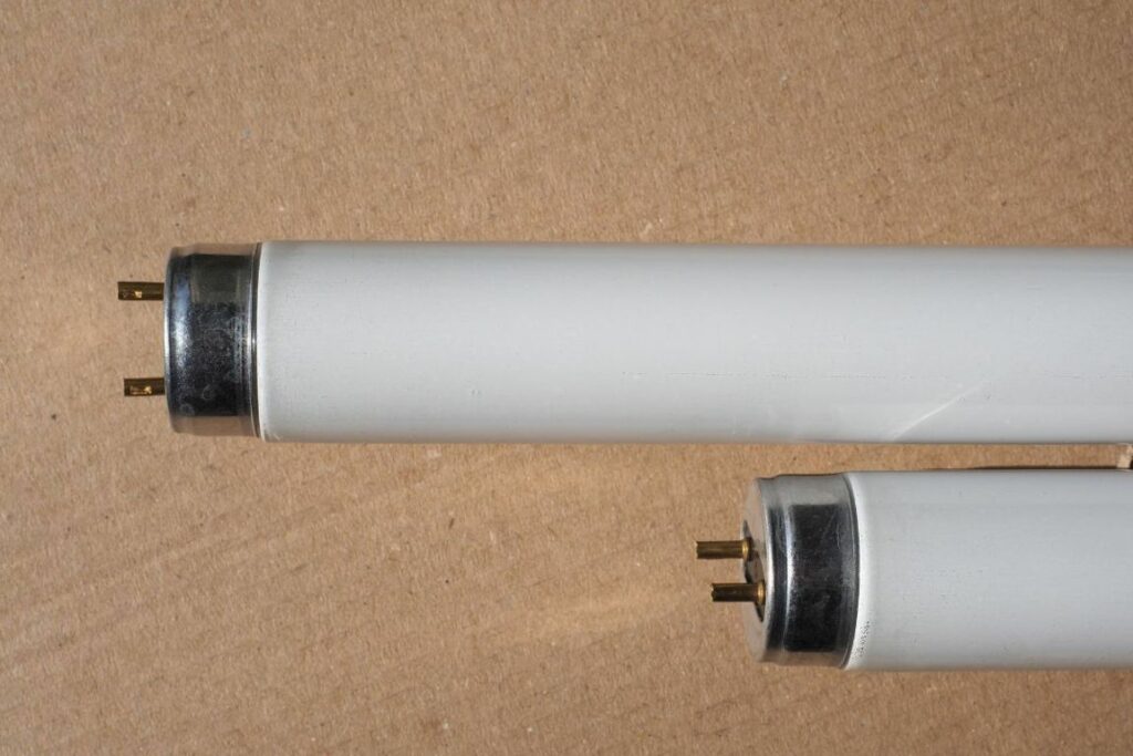 smaltimento neon normativa